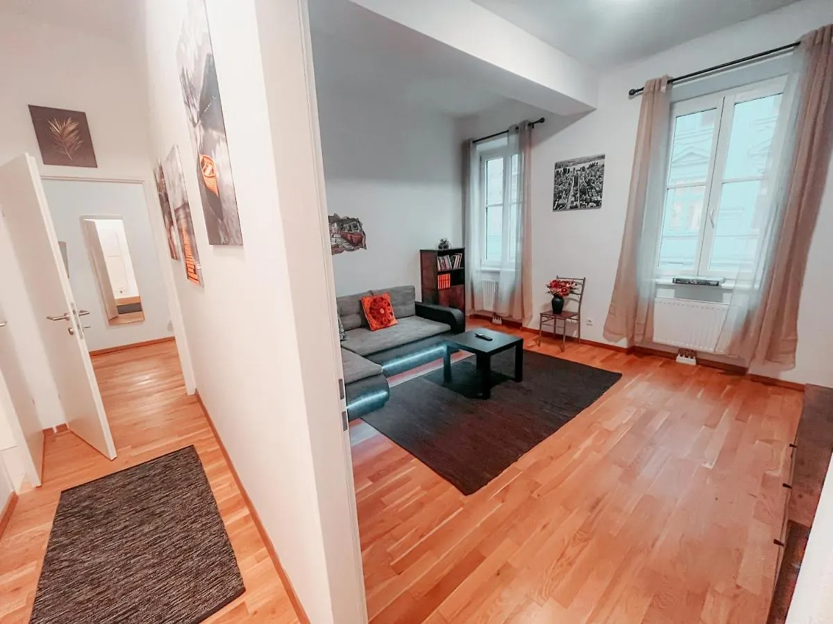 Vienna Central Apartment 4