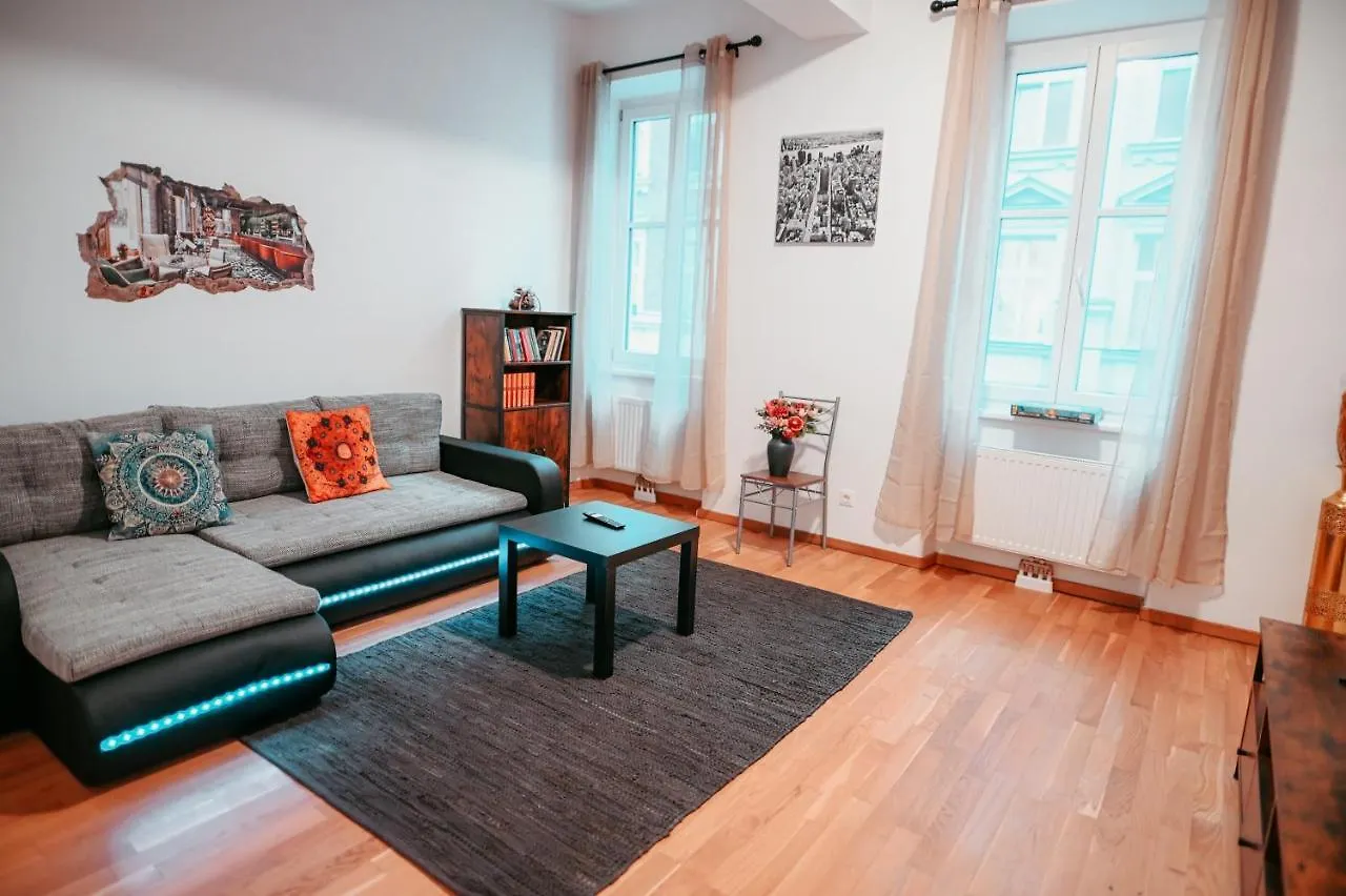 Vienna Central Apartment 4 contacts