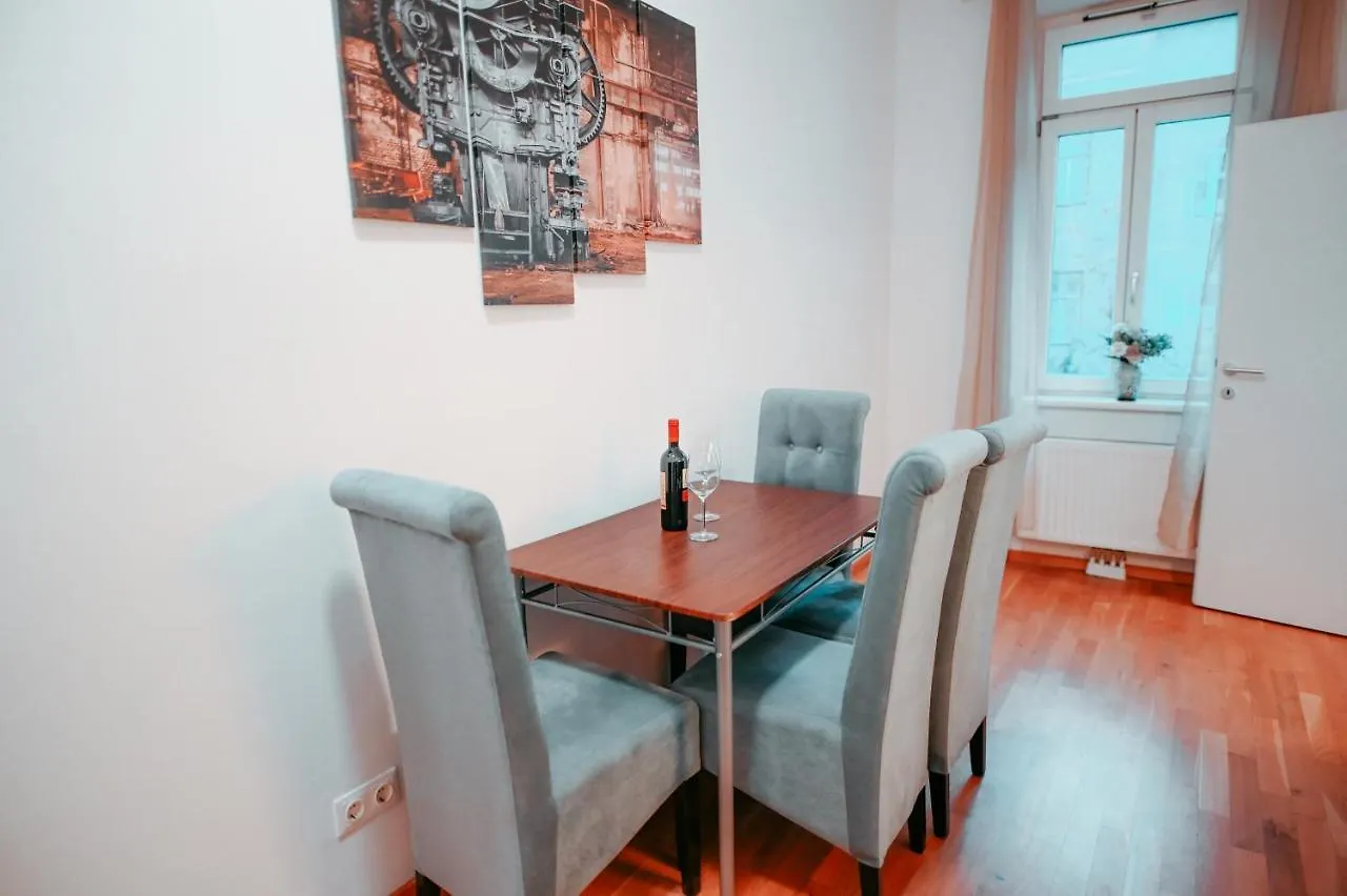 Vienna Central Apartment 4